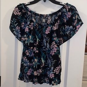 AE. off the shoulder top. Floral. Size M